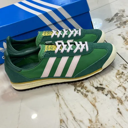 アディダス カジュアルシューズ