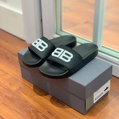 バレンシアガ スリッパ