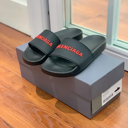 バレンシアガ スリッパ