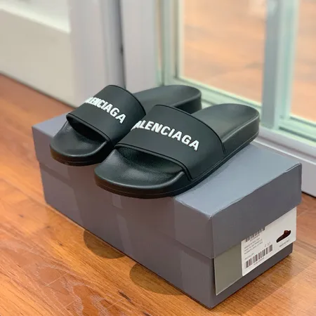 バレンシアガ スリッパ