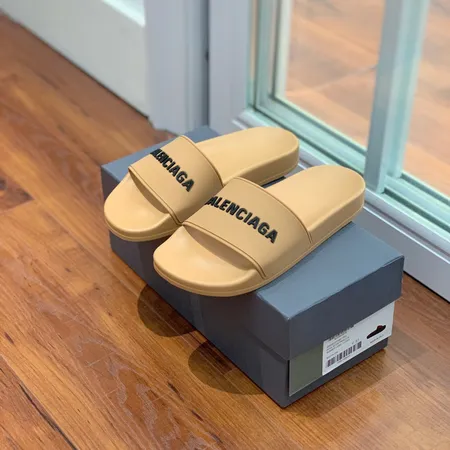 バレンシアガ スリッパ