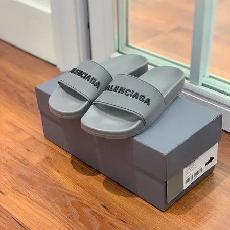 バレンシアガ スリッパ