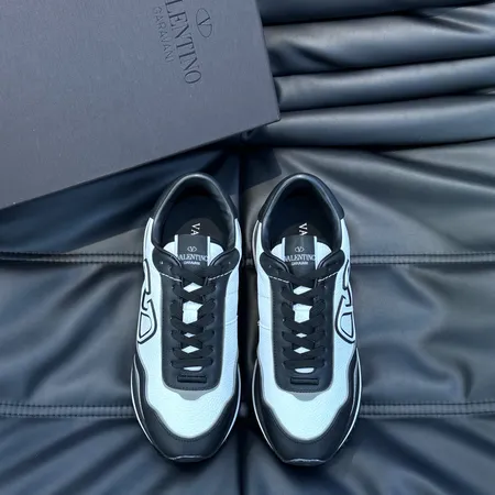 ヴァレンティノ スニーカー