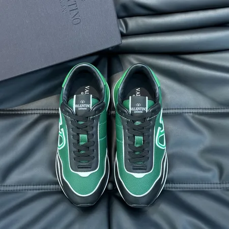 ヴァレンティノ スニーカー