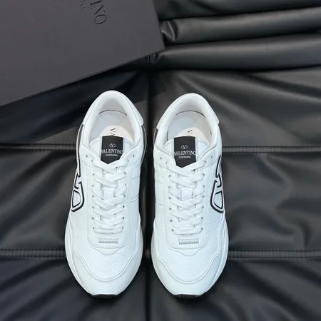 ヴァレンティノ スニーカー