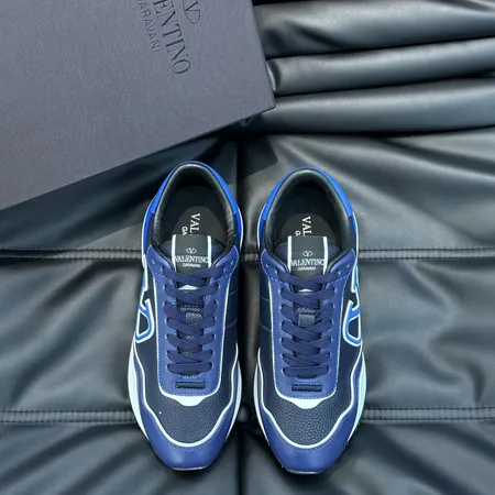 ヴァレンティノ スニーカー