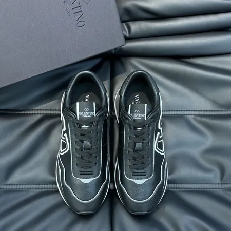 ヴァレンティノ スニーカー