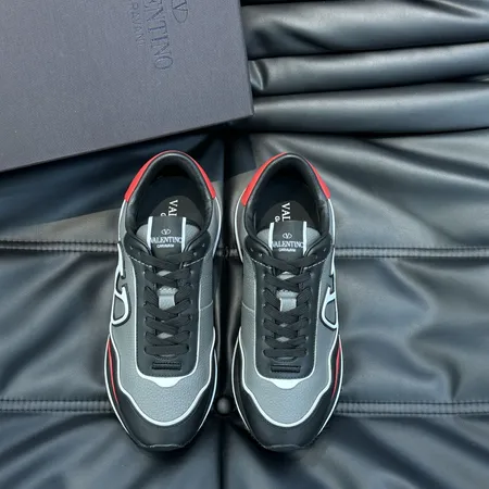 ヴァレンティノ スニーカー