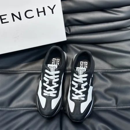 ジバンシィ スニーカー