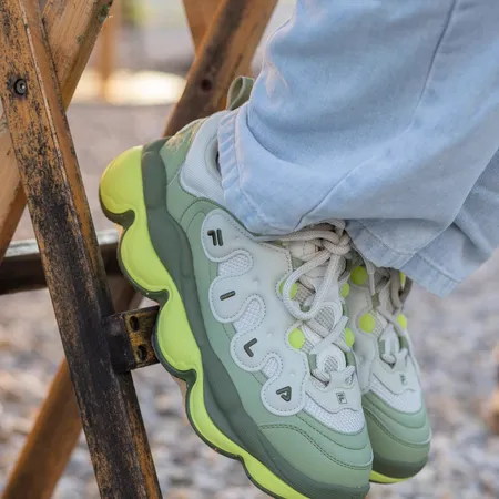 フィラ スニーカー