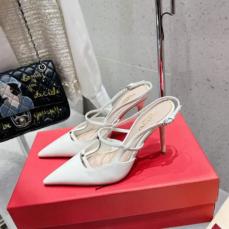 ヴァレンティノ サンダル