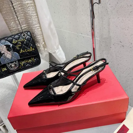 ヴァレンティノ サンダル