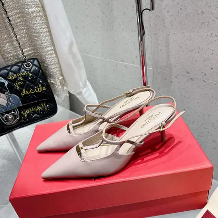 ヴァレンティノ サンダル