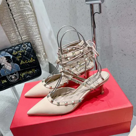 ヴァレンティノ サンダル