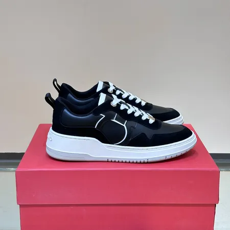 フェラガモ カジュアルシューズ