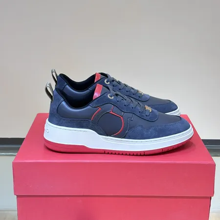 フェラガモ カジュアルシューズ