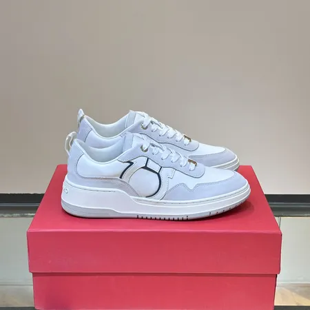 フェラガモ カジュアルシューズ