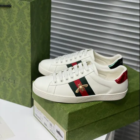 グッチ カジュアルシューズ