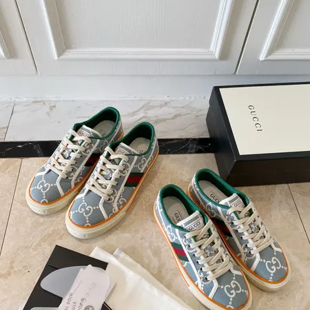 グッチ カジュアルシューズ