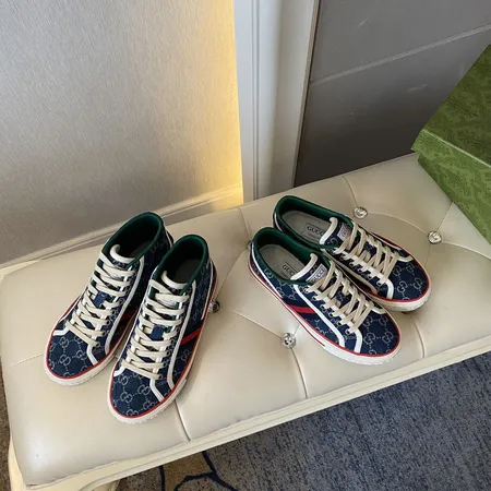 グッチ カジュアルシューズ