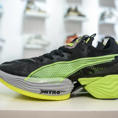 プーマ スニーカー