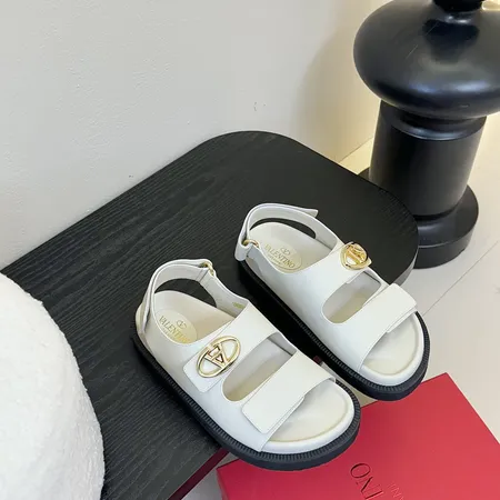 ヴァレンティノ サンダル