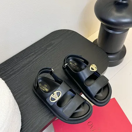 ヴァレンティノ サンダル