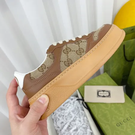 グッチ カジュアルシューズ