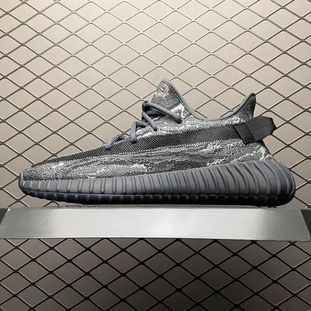 アディダス スニーカー