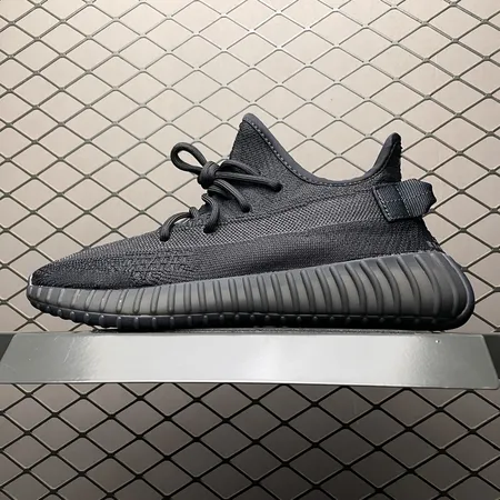 アディダス スニーカー