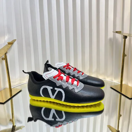 ヴァレンティノ スニーカー