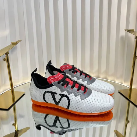 ヴァレンティノ スニーカー