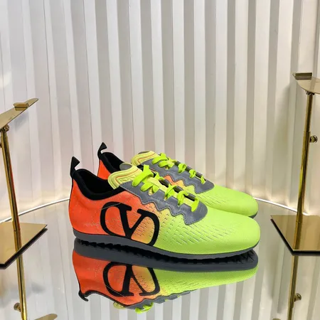 ヴァレンティノ スニーカー