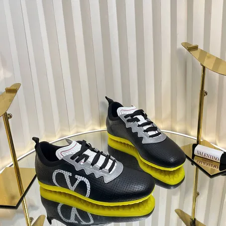 ヴァレンティノ スニーカー
