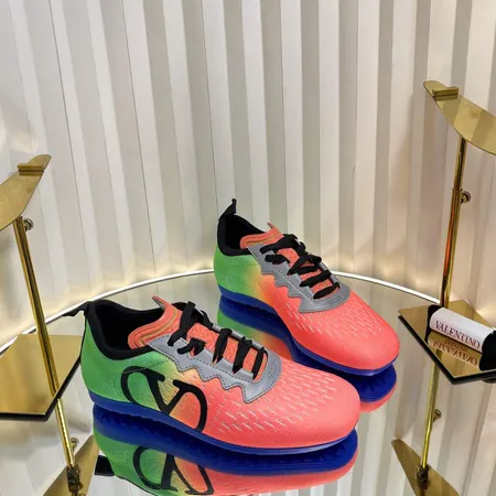 ヴァレンティノ スニーカー