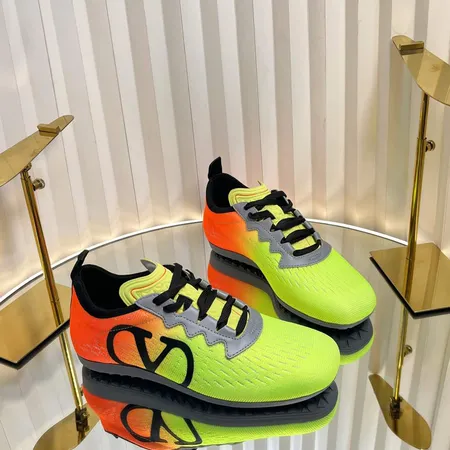 ヴァレンティノ スニーカー