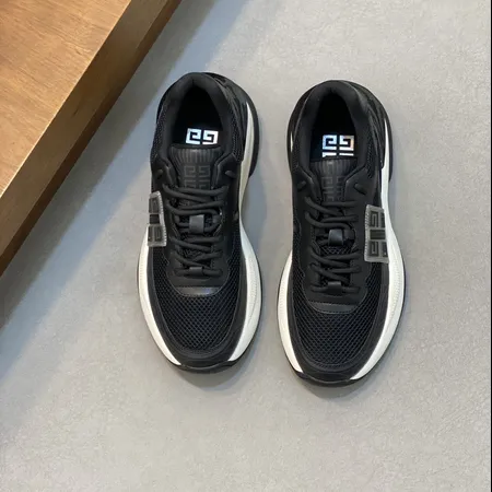 ジバンシィ スニーカー