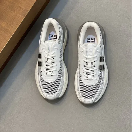 ジバンシィ スニーカー