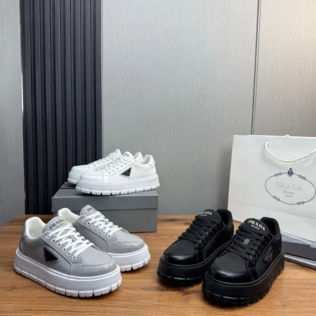 プラダ カジュアルシューズ