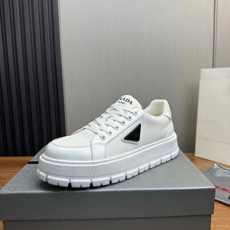 プラダ カジュアルシューズ