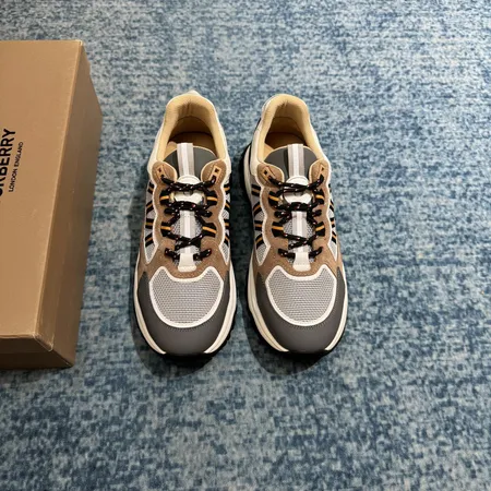 バーバリー ス スニーカー