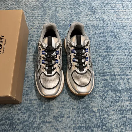 バーバリー ス スニーカー