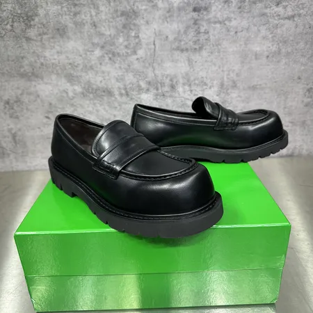 ボッテガ ヴェネタ ビジネスシューズ