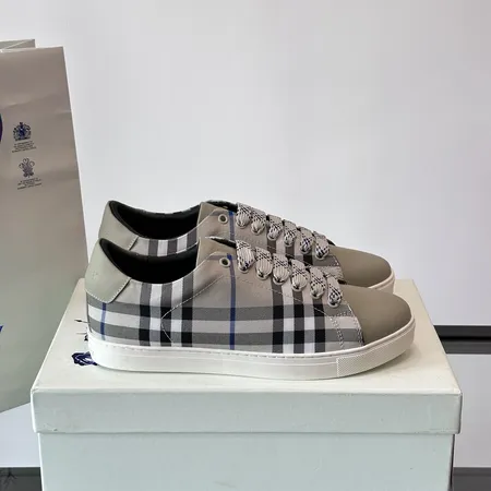 バーバリー ス カジュアルシューズ