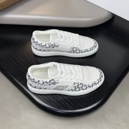 ジバンシィ カジュアルシューズ