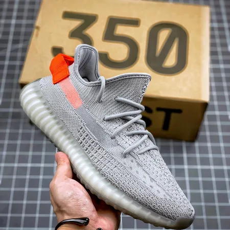 アディダス スニーカー