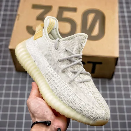 アディダス スニーカー