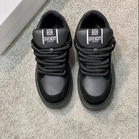 ジバンシィ カジュアルシューズ