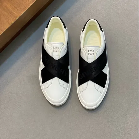 ジバンシィ カジュアルシューズ