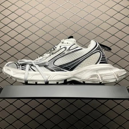 バレンシアガ スニーカー